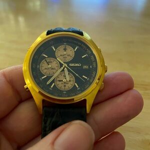 Men’s Seiko watch. Green leather band